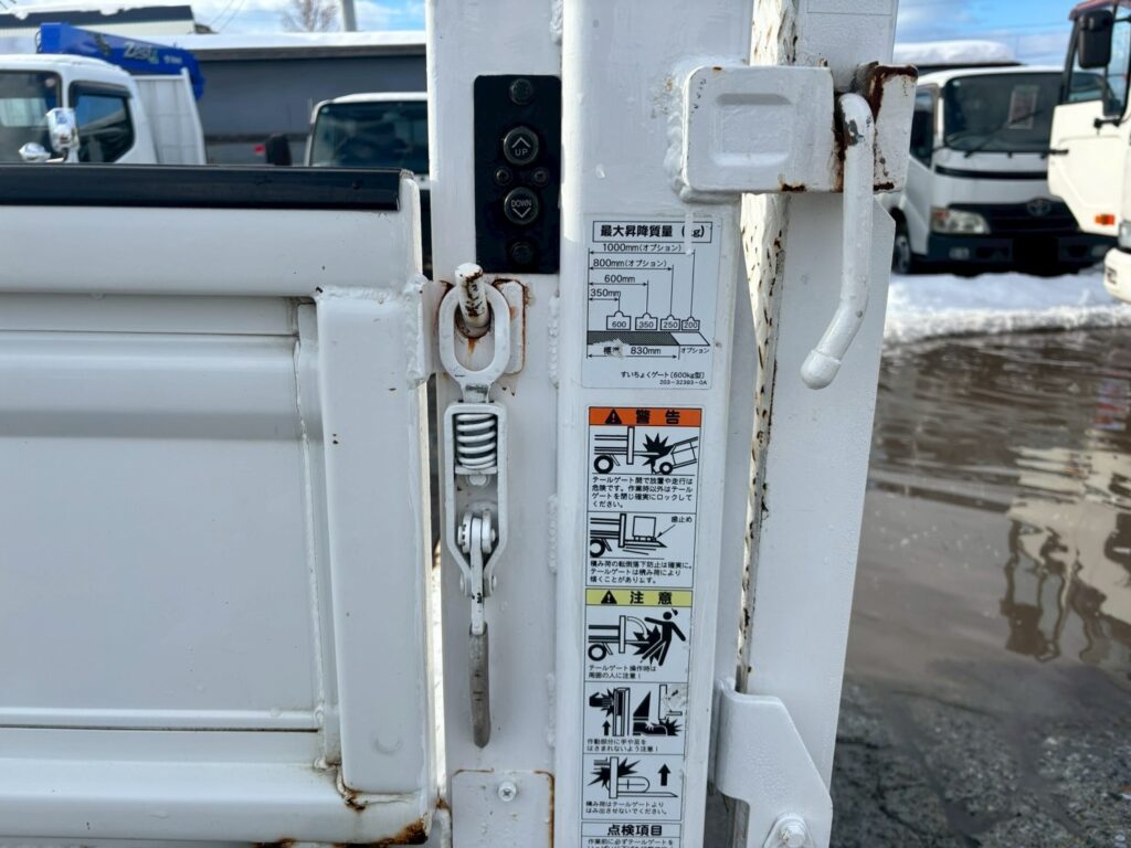 平成28年　ニッサン　アトラス　1.4トン平　4WD・垂直ゲート付（小型貨物・4ナンバー）（車検1年付）