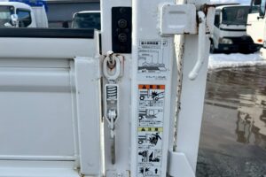 サムネイル: 平成28年　ニッサン　アトラス　1.4トン平　4WD・垂直ゲート付（小型貨物・4ナンバー）（車検1年付）