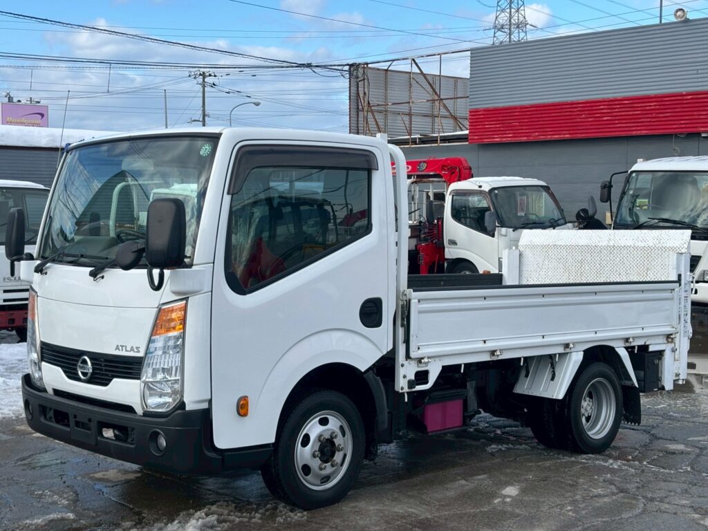 平成28年　ニッサン　アトラス　1.4トン平　4WD・垂直ゲート付（小型貨物・4ナンバー）（車検1年付）