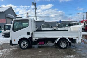 サムネイル: 平成28年　ニッサン　アトラス　1.4トン平　4WD・垂直ゲート付（小型貨物・4ナンバー）（車検1年付）