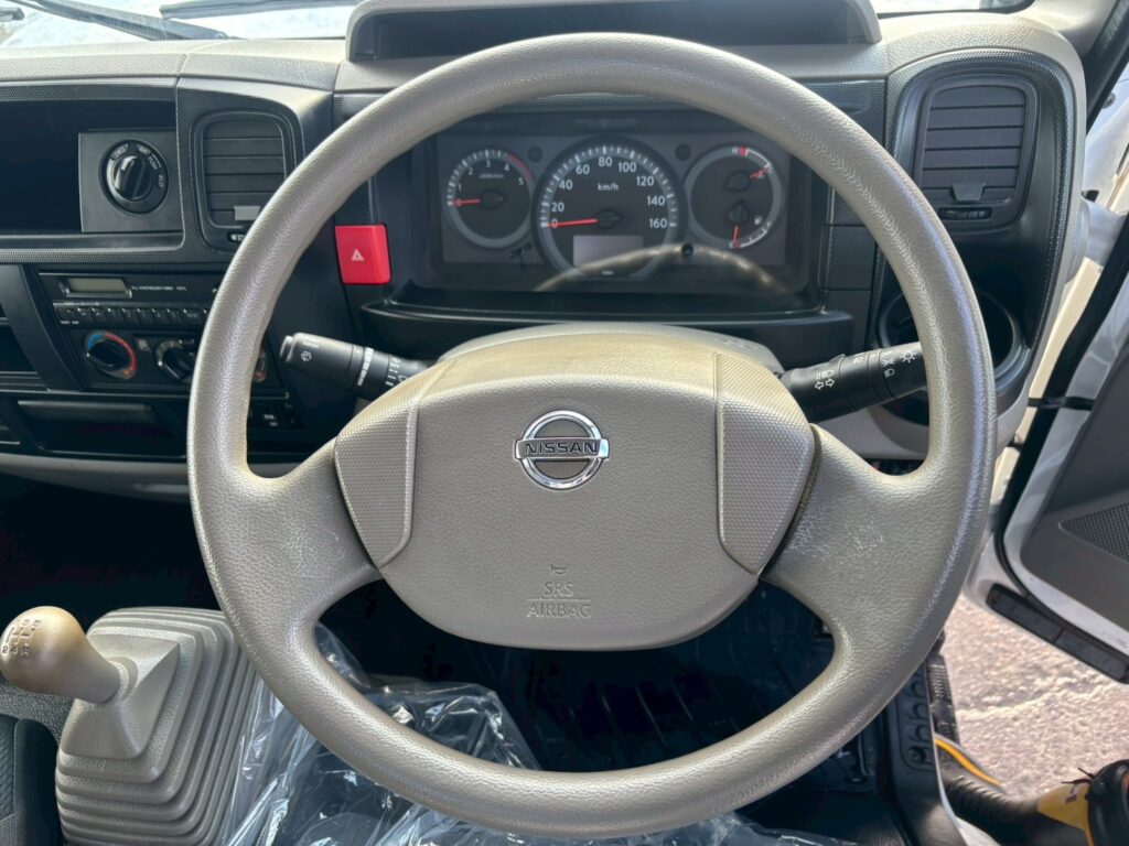 平成28年　ニッサン　アトラス　1.4トン平　4WD・垂直ゲート付（小型貨物・4ナンバー）（車検1年付）