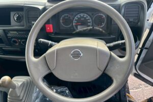 サムネイル: 平成28年　ニッサン　アトラス　1.4トン平　4WD・垂直ゲート付（小型貨物・4ナンバー）（車検1年付）