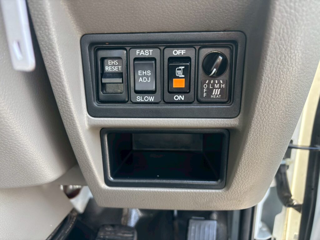 平成28年　ニッサン　アトラス　1.4トン平　4WD・垂直ゲート付（小型貨物・4ナンバー）（車検1年付）