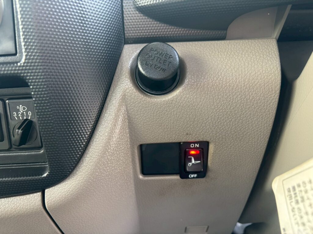 平成28年　ニッサン　アトラス　1.4トン平　4WD・垂直ゲート付（小型貨物・4ナンバー）（車検1年付）