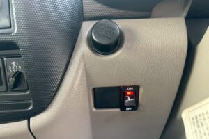 サムネイル: 平成28年　ニッサン　アトラス　1.4トン平　4WD・垂直ゲート付（小型貨物・4ナンバー）（車検1年付）