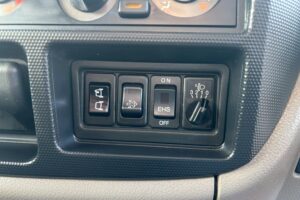 サムネイル: 平成28年　ニッサン　アトラス　1.4トン平　4WD・垂直ゲート付（小型貨物・4ナンバー）（車検1年付）