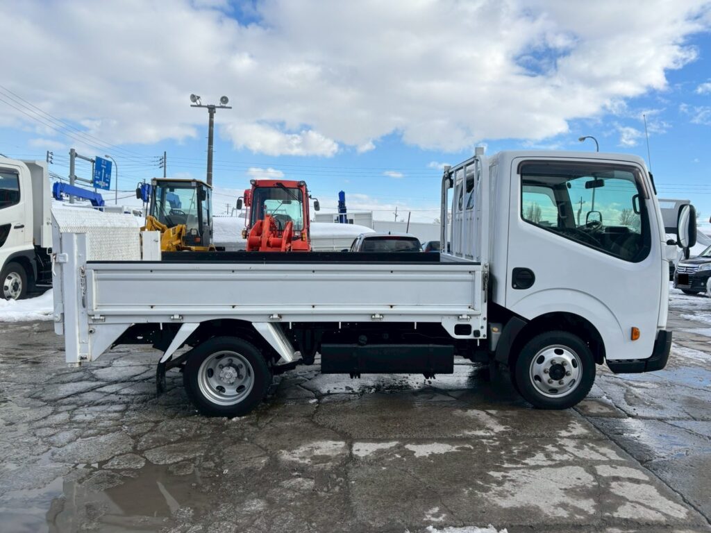 平成28年　ニッサン　アトラス　1.4トン平　4WD・垂直ゲート付（小型貨物・4ナンバー）（車検1年付）