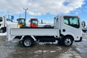 サムネイル: 平成28年　ニッサン　アトラス　1.4トン平　4WD・垂直ゲート付（小型貨物・4ナンバー）（車検1年付）