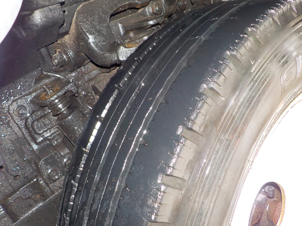 平成23年　タイタン1.2tWキャブダンプ　★4WD★土砂禁★三方開★予備検付