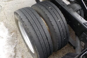 サムネイル: 平成23年　タイタン1.2tWキャブダンプ　★4WD★土砂禁★三方開★予備検付