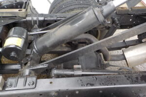 サムネイル: 平成23年　タイタン1.2tWキャブダンプ　★4WD★土砂禁★三方開★予備検付