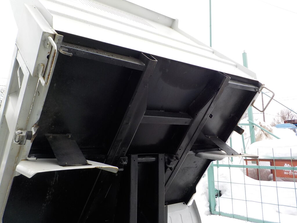 平成23年　タイタン1.2tWキャブダンプ　★4WD★土砂禁★三方開★予備検付