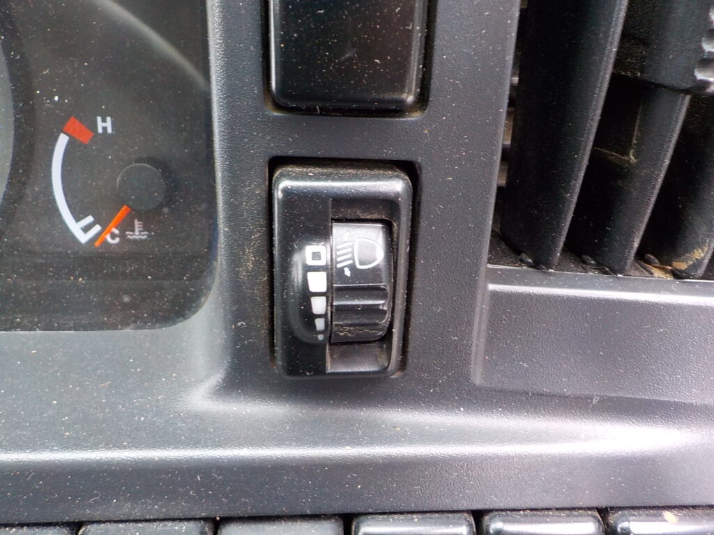 平成23年　タイタン1.2tWキャブダンプ　★4WD★土砂禁★三方開★予備検付