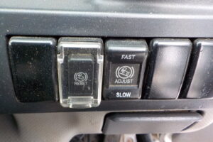 サムネイル: 平成23年　タイタン1.2tWキャブダンプ　★4WD★土砂禁★三方開★予備検付