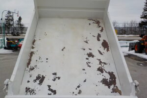 サムネイル: 平成23年　タイタン1.2tWキャブダンプ　★4WD★土砂禁★三方開★予備検付