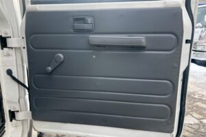 サムネイル: 平成26年　いすゞ　エルフ　1.15トンWキャブ　4WD・6人乗り（小型貨物・4ナンバー）（車検1年付）