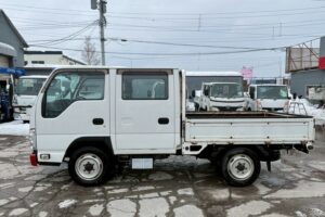 サムネイル: 平成26年　いすゞ　エルフ　1.15トンWキャブ　4WD・6人乗り（小型貨物・4ナンバー）（車検1年付）