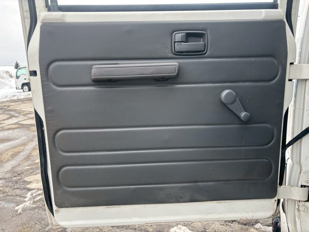 平成26年　いすゞ　エルフ　1.15トンWキャブ　4WD・6人乗り（小型貨物・4ナンバー）（車検1年付）