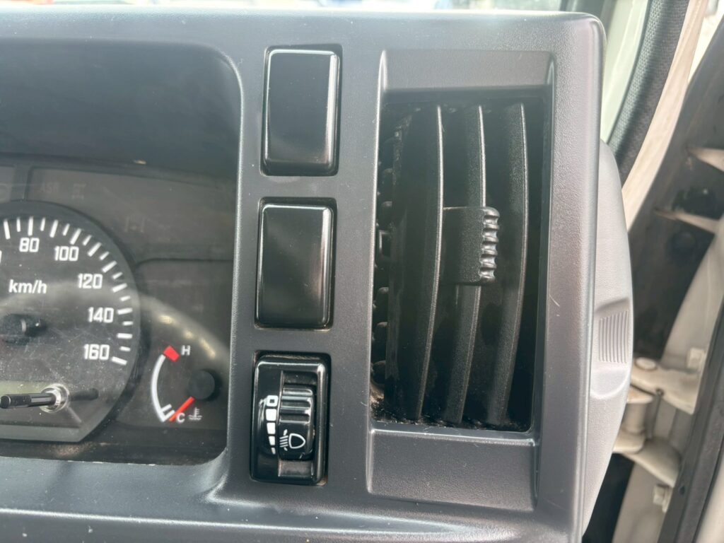 平成26年　いすゞ　エルフ　1.15トンWキャブ　4WD・6人乗り（小型貨物・4ナンバー）（車検1年付）