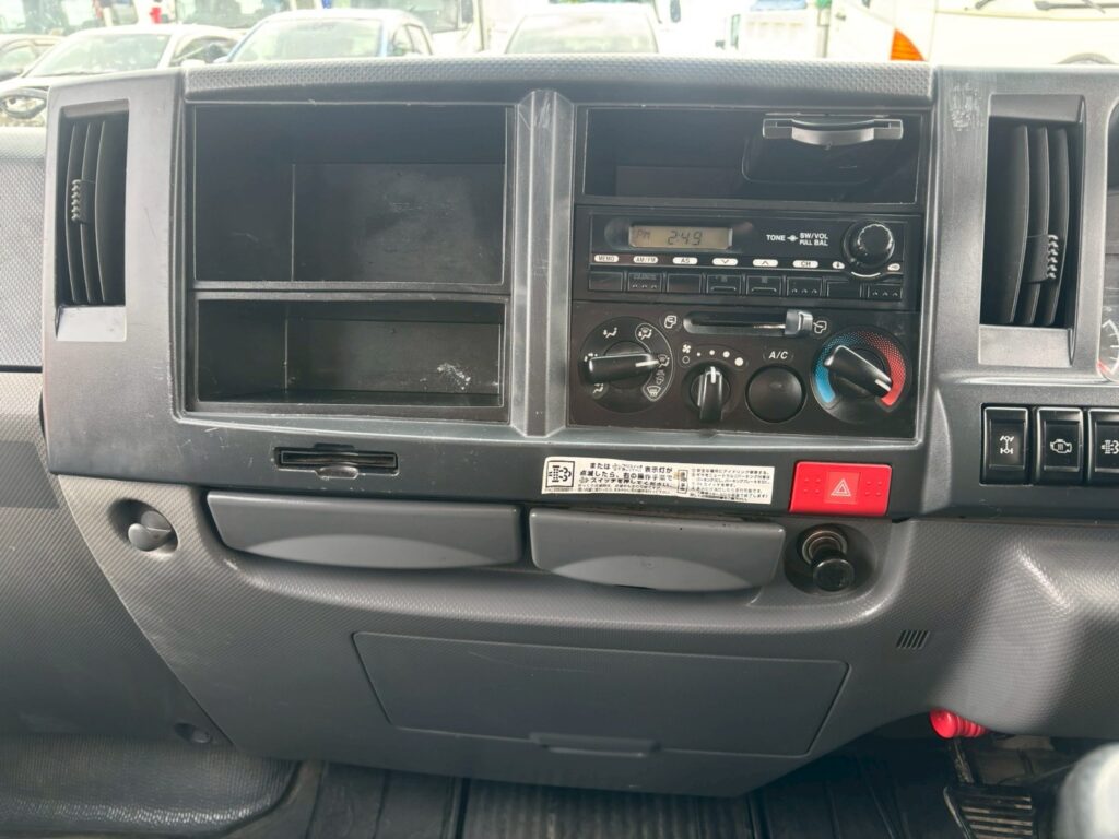 平成26年　いすゞ　エルフ　1.15トンWキャブ　4WD・6人乗り（小型貨物・4ナンバー）（車検1年付）