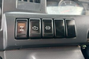 サムネイル: 平成26年　いすゞ　エルフ　1.15トンWキャブ　4WD・6人乗り（小型貨物・4ナンバー）（車検1年付）