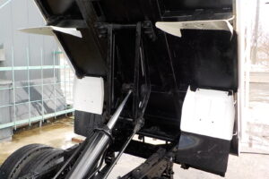 サムネイル: H26 エルフ 2ｔダンプ　コボレーン