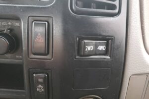 サムネイル: 平成18年　トヨタ　ダイナ　２トン平ロング　４ＷＤ（車検1年付）