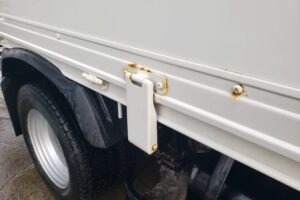 サムネイル: 平成18年　トヨタ　ダイナ　２トン平ロング　４ＷＤ（車検1年付）