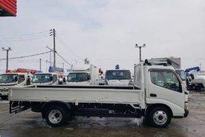 サムネイル: 平成18年　トヨタ　ダイナ　２トン平ロング　４ＷＤ（車検1年付）