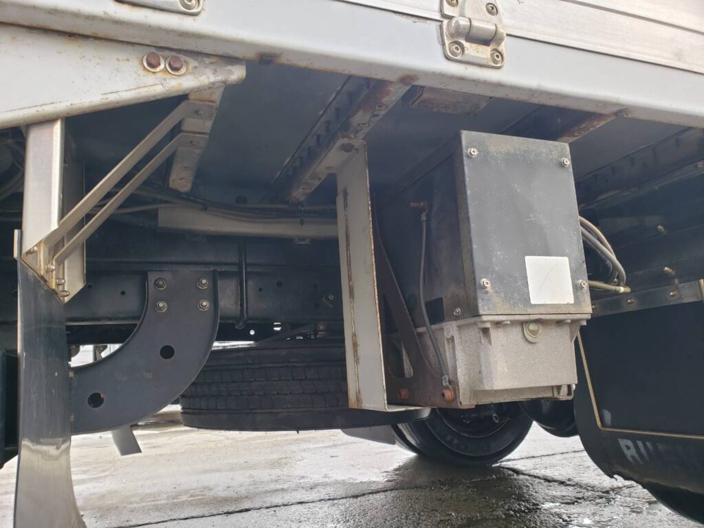 平成24年　日野　デュトロ　3.5トンアルミウィング　ワイド超ロング・バックモニター付（車検１年付）