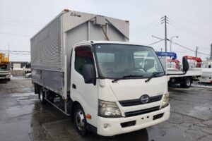 サムネイル: 平成24年　日野　デュトロ　3.5トンアルミウィング　ワイド超ロング・バックモニター付（車検１年付）