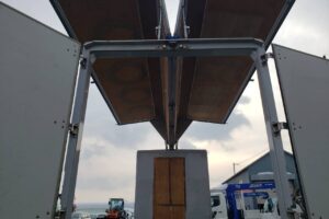 サムネイル: 平成24年　日野　デュトロ　3.5トンアルミウィング　ワイド超ロング・バックモニター付（車検１年付）