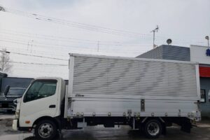 サムネイル: 平成24年　日野　デュトロ　3.5トンアルミウィング　ワイド超ロング・バックモニター付（車検１年付）