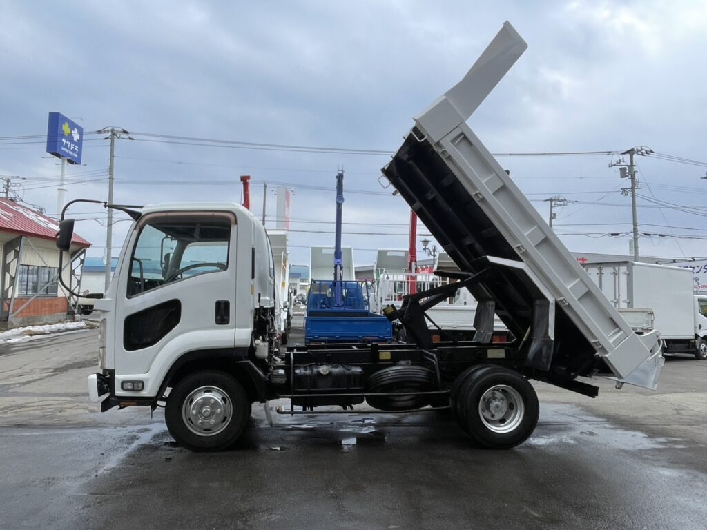 平成25年　フォワード4トンダンプ　極東開発　走行4.7万キロ　フル装備　車検1年付