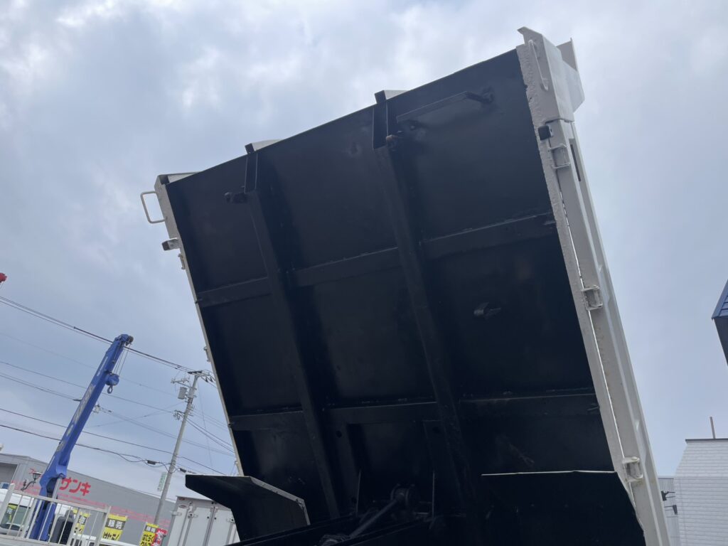 平成25年　フォワード4トンダンプ　極東開発　走行4.7万キロ　フル装備　車検1年付