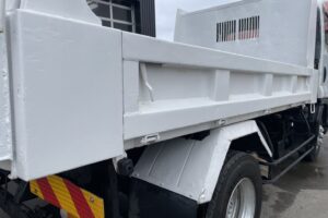 サムネイル: 平成25年　フォワード4トンダンプ　極東開発　走行4.7万キロ　フル装備　車検1年付