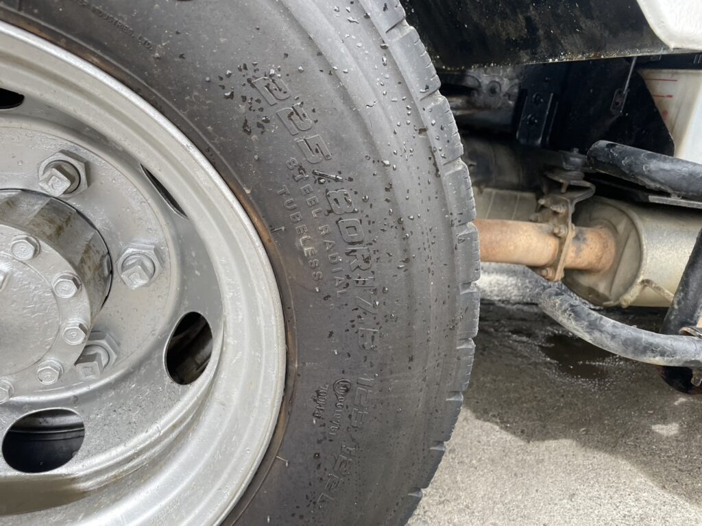 平成25年　フォワード4トンダンプ　極東開発　走行4.7万キロ　フル装備　車検1年付