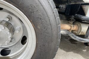 サムネイル: 平成25年　フォワード4トンダンプ　極東開発　走行4.7万キロ　フル装備　車検1年付