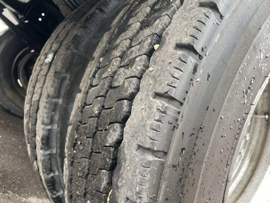 平成25年　フォワード4トンダンプ　極東開発　走行4.7万キロ　フル装備　車検1年付