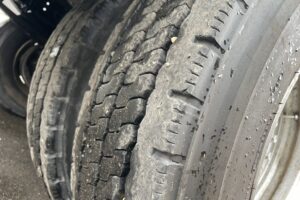 サムネイル: 平成25年　フォワード4トンダンプ　極東開発　走行4.7万キロ　フル装備　車検1年付