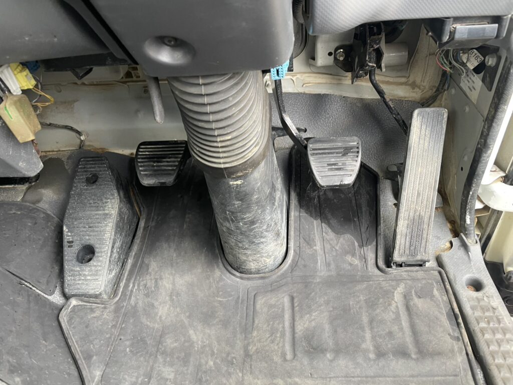 平成25年　フォワード4トンダンプ　極東開発　走行4.7万キロ　フル装備　車検1年付