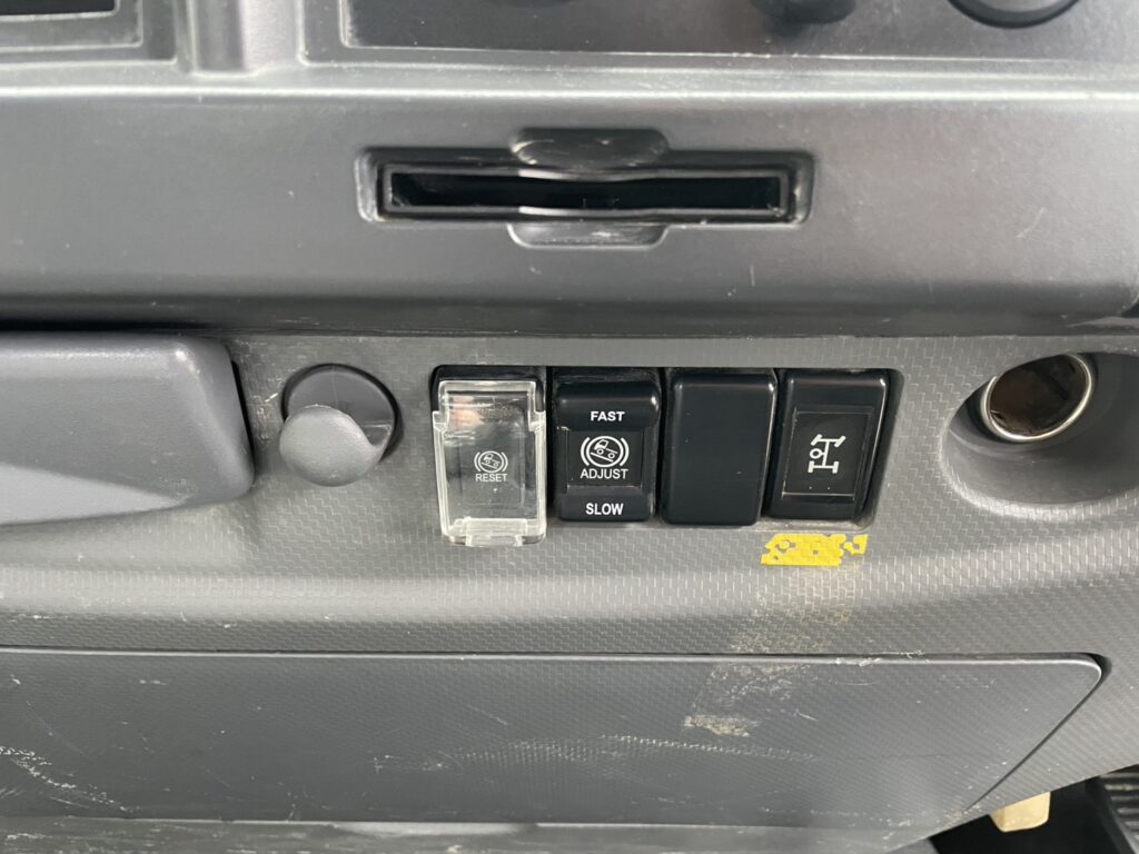 平成25年　フォワード4トンダンプ　極東開発　走行4.7万キロ　フル装備　車検1年付