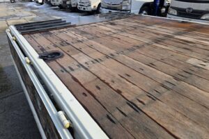 サムネイル: 平成23年　日野　レンジャー　４トン５段クレーン　ロングジャッキ　フックイン・ラジコン付（車検令和８年12月）