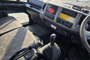 サムネイル: 平成23年　日野　レンジャー　４トン５段クレーン　ロングジャッキ　フックイン・ラジコン付（車検令和８年12月）