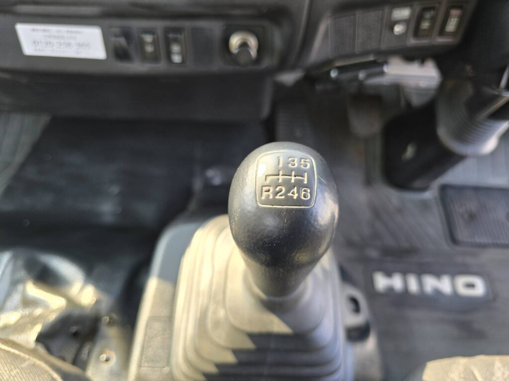 平成23年　日野　レンジャー　４トン５段クレーン　ロングジャッキ　フックイン・ラジコン付（車検令和８年12月）