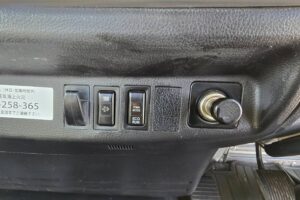 サムネイル: 平成23年　日野　レンジャー　４トン５段クレーン　ロングジャッキ　フックイン・ラジコン付（車検令和８年12月）