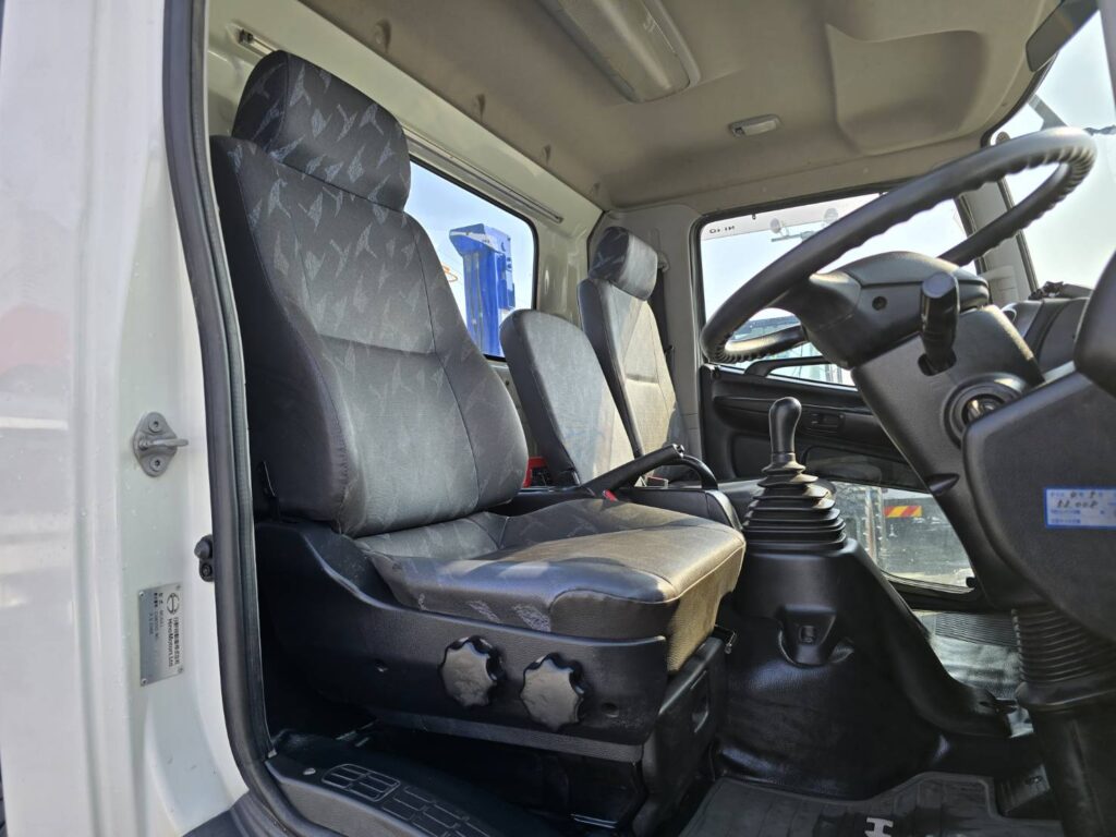 平成23年　日野　レンジャー　４トン５段クレーン　ロングジャッキ　フックイン・ラジコン付（車検令和８年12月）