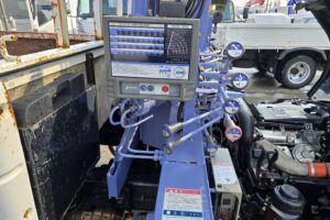 サムネイル: 平成20年　いすゞ　エルフ　２トン５段クレーン　フックイン・ラジコン付（車検1年付）