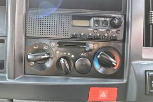 サムネイル: 平成20年　いすゞ　エルフ　２トン５段クレーン　フックイン・ラジコン付（車検1年付）