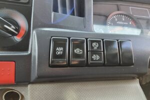 サムネイル: 平成20年　いすゞ　エルフ　２トン５段クレーン　フックイン・ラジコン付（車検1年付）